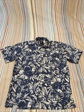 Quiksilver Navy & White Floral Short-Sleeve Button-Down